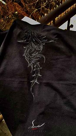 کاستوم طراحی روی تیشرت