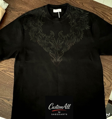 نقاشی مینیمال روی تیشرت 