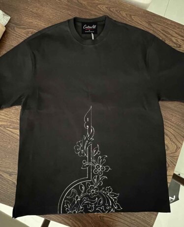 کاستوم طراحی روی تیشرت 